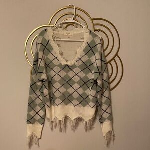 Chic Frayed V-Neck Argyle Sweater